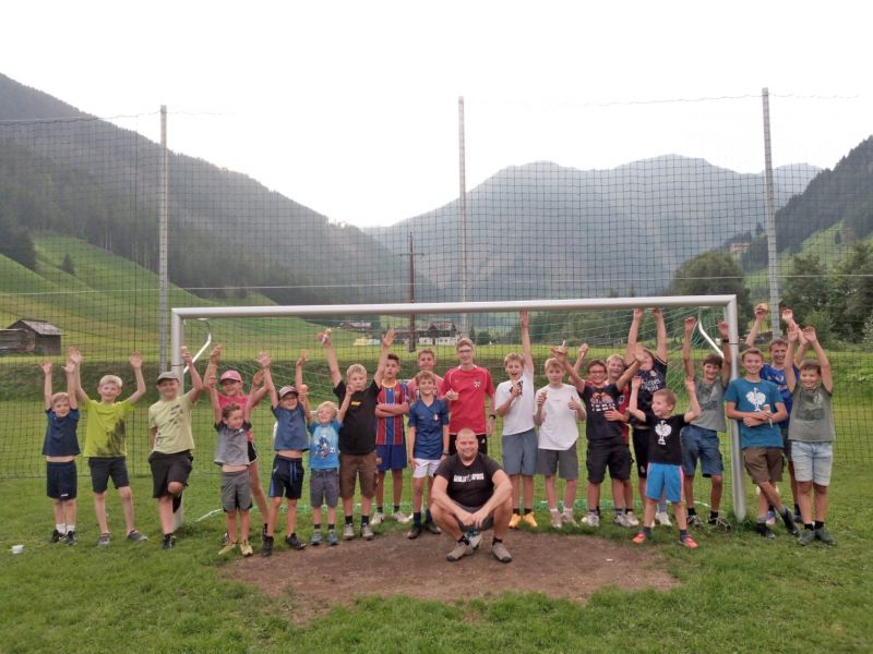 Kinder beim Fußballtraining
